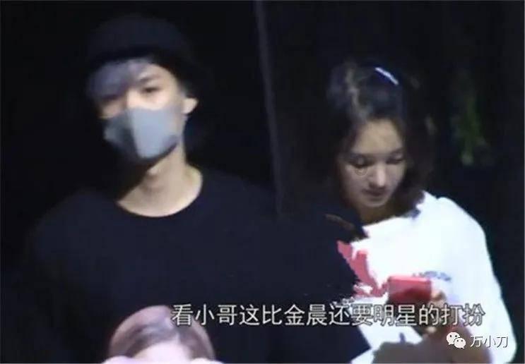 活久见!双头乌龟4根腿玩“漂移”,跑的真挺快!