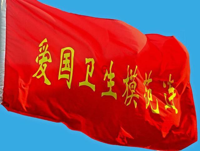可爱女孩参加宴会